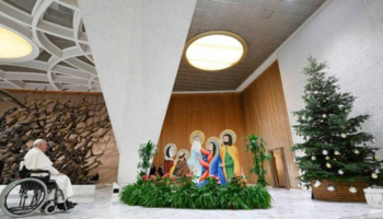 Papa: o frenesi dos presentes tira espaço para a maravilha diante do presépio