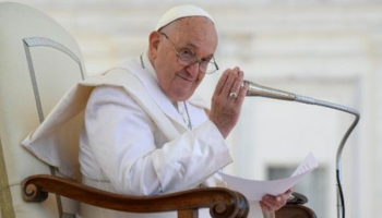 Papa: a homilia deve ajudar a transferir a Palavra de Deus do livro para a vida