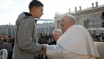 Papa: o Evangelho é boa notícia, não se comunica com a “cara fechada”
