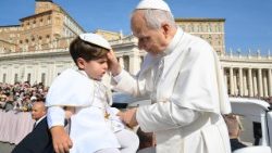 Papa: nós procuramos soluções imediatas, mas Deus trabalha no tempo lento da confiança